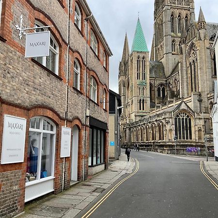 Private Double Room With Ensuite, No Breakfast, Truro City Centre 외부 사진