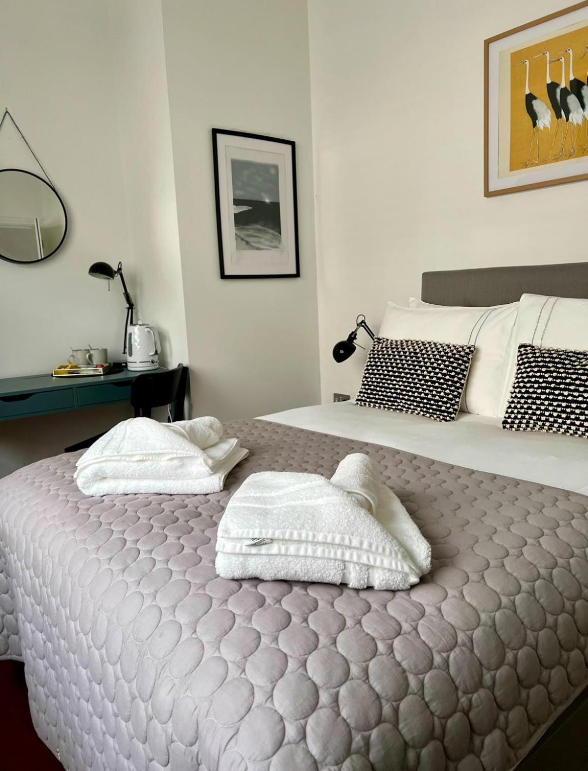 Private Double Room With Ensuite, No Breakfast, Truro City Centre 외부 사진
