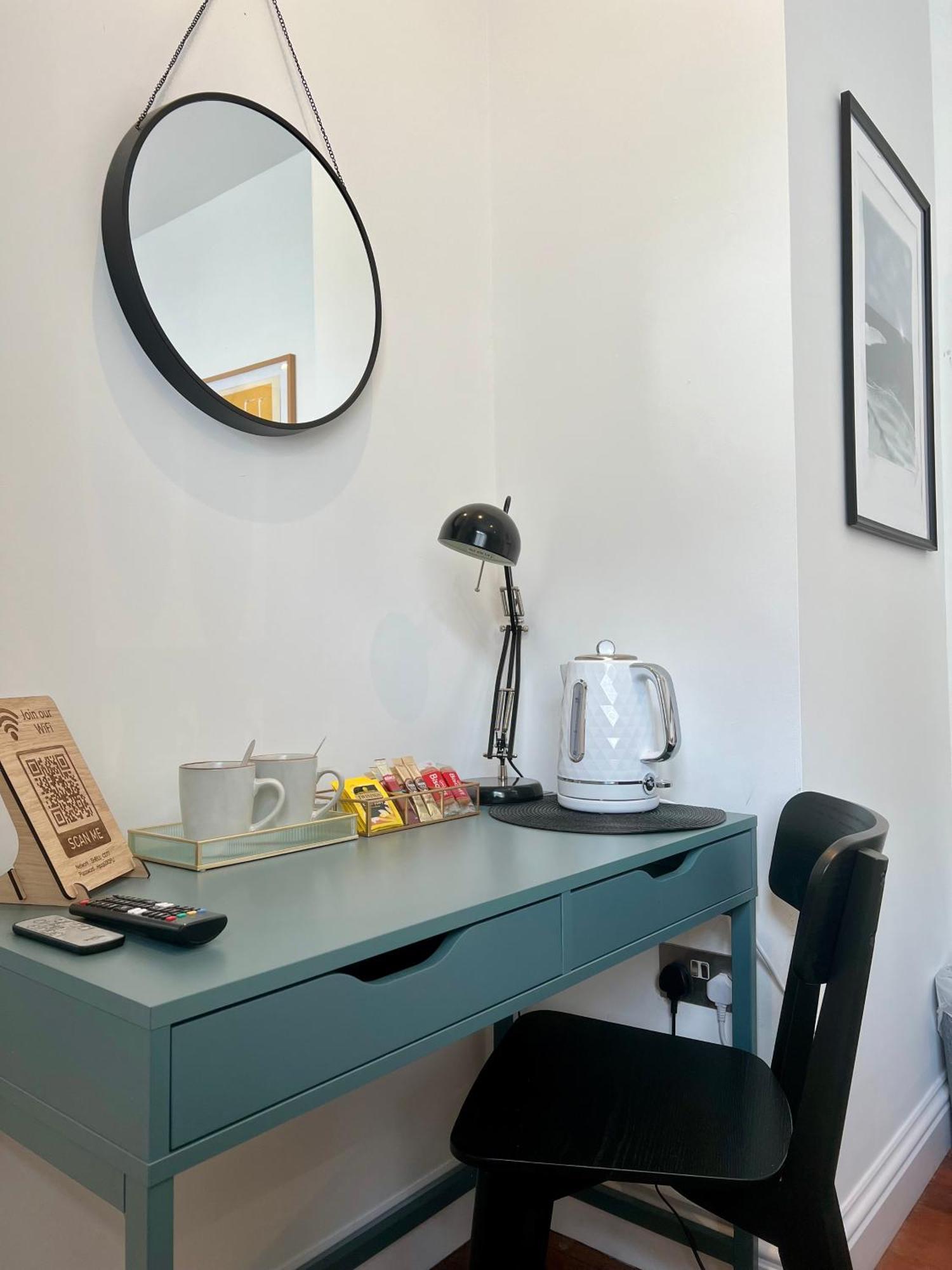 Private Double Room With Ensuite, No Breakfast, Truro City Centre 외부 사진