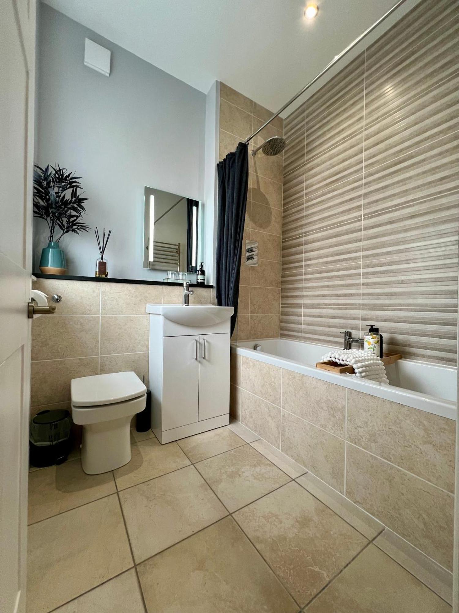 Private Double Room With Ensuite, No Breakfast, Truro City Centre 외부 사진