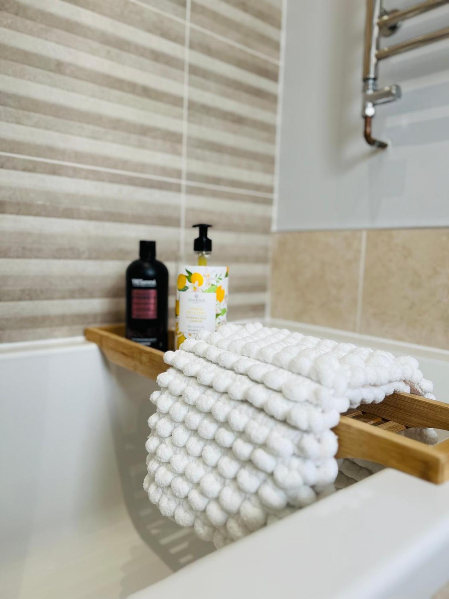 Private Double Room With Ensuite, No Breakfast, Truro City Centre 외부 사진